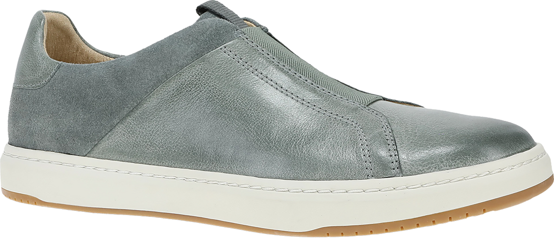 Quarter turn view Women&