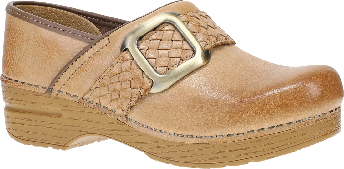 Quarter turn view Women&