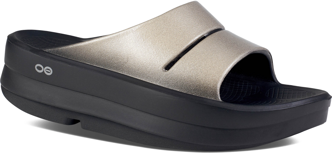 Quarter turn view Women&