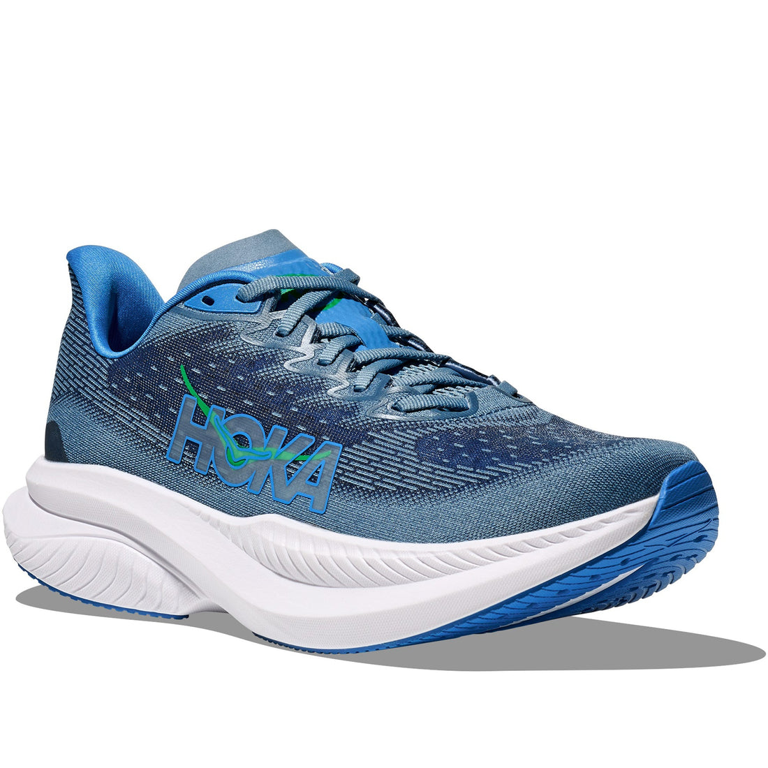 Quarter turn view Men&