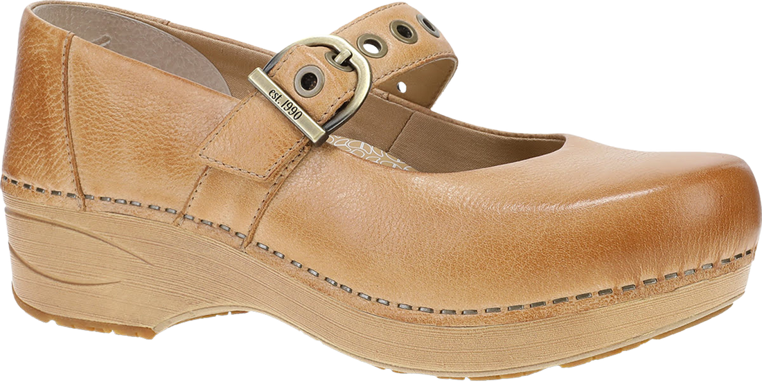 Quarter turn view Women&