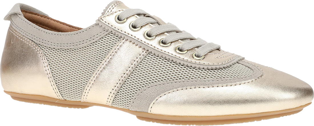 Quarter turn view Women&