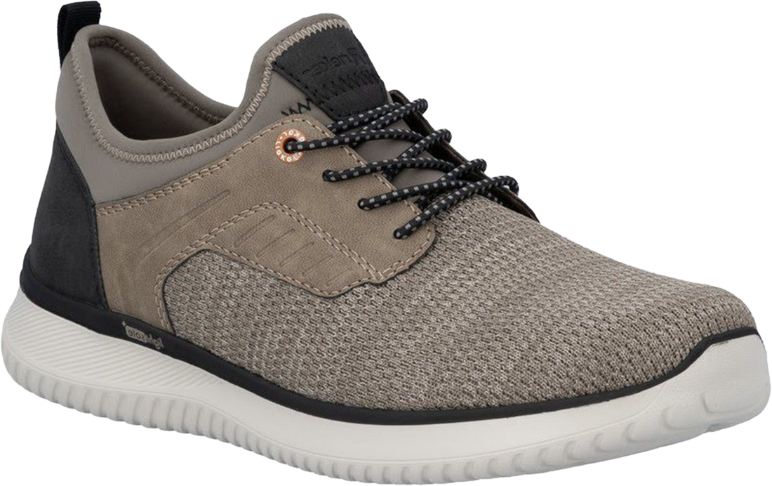 Quarter turn view Men&